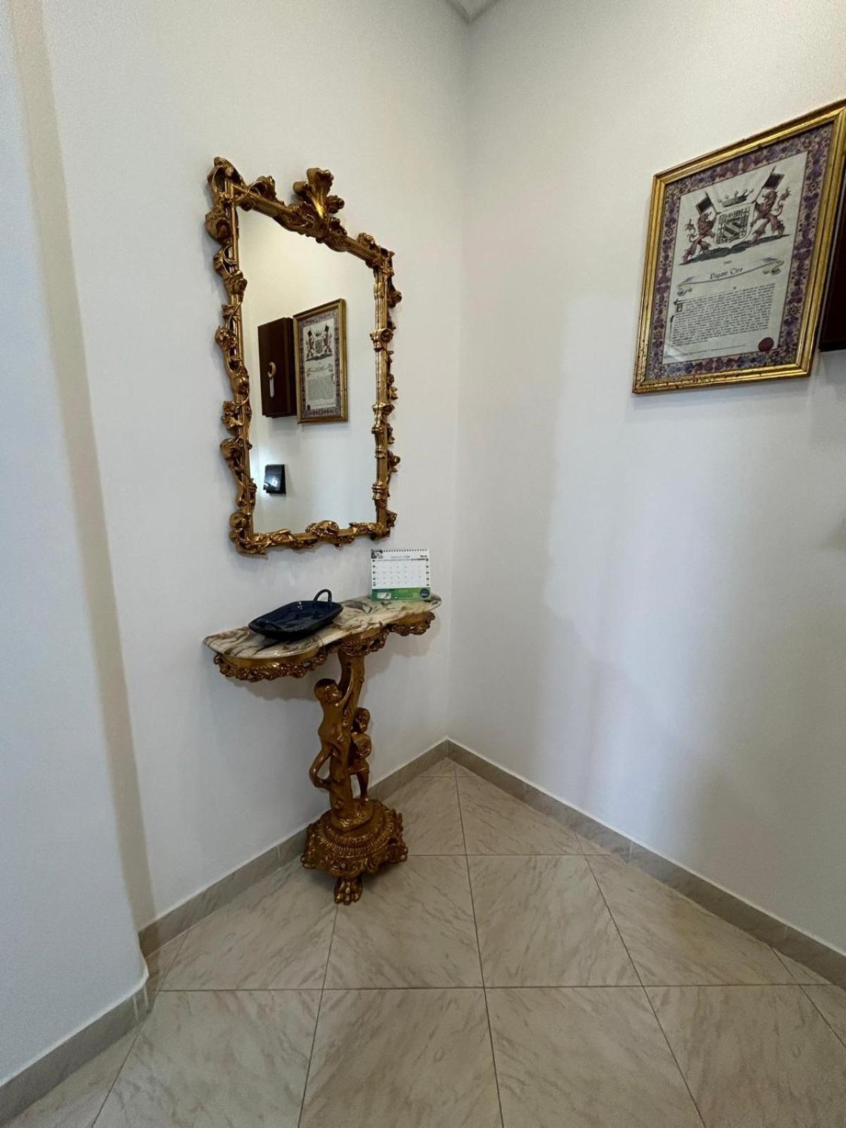 Ciro's Apartment *